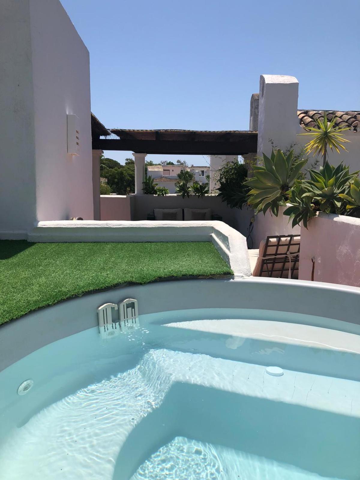 Apartament 1081 Beachfront Penthouse Jacuzzi Roofterace Lounge Wifi Marbella