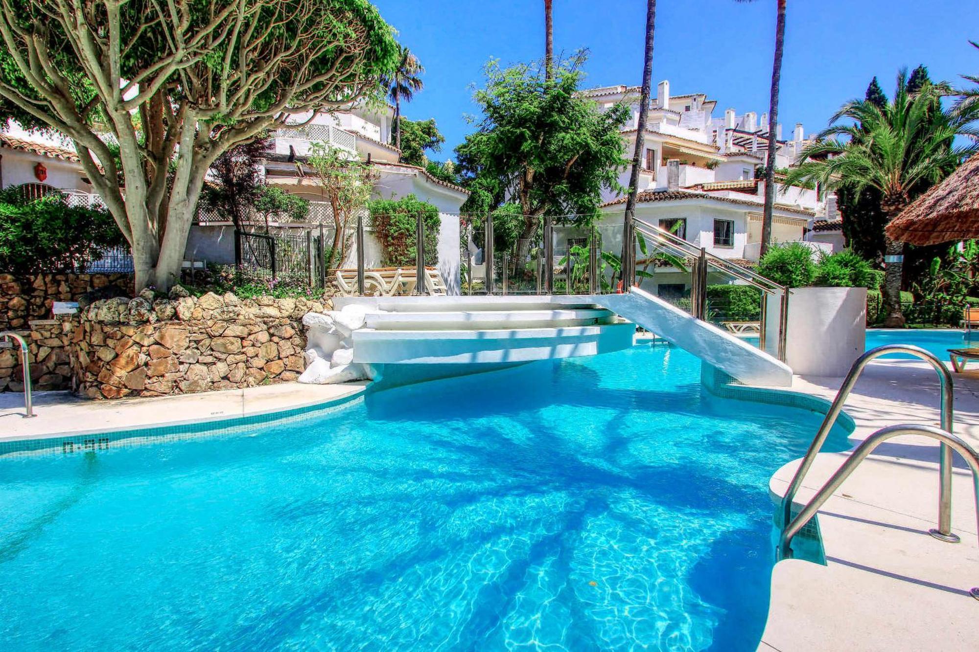1081 Beachfront Penthouse Jacuzzi Roofterace Lounge Wifi * Marbella