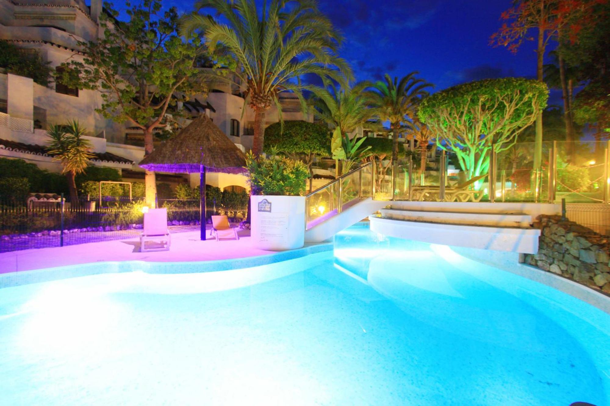 Apartment 1081 Beachfront Penthouse Jacuzzi Roofterace Lounge Wifi Marbella