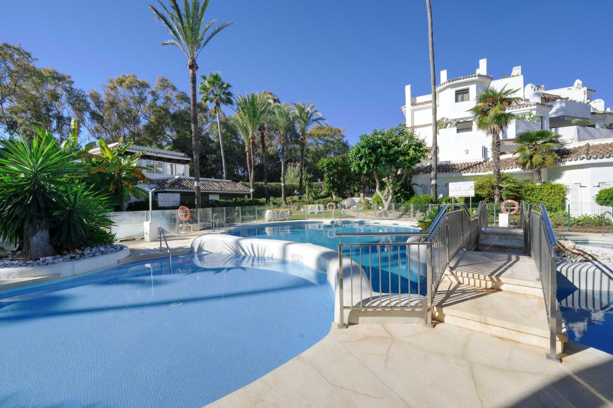 1081 Beachfront Penthouse Jacuzzi Roofterace Lounge Wifi Apartment Marbella