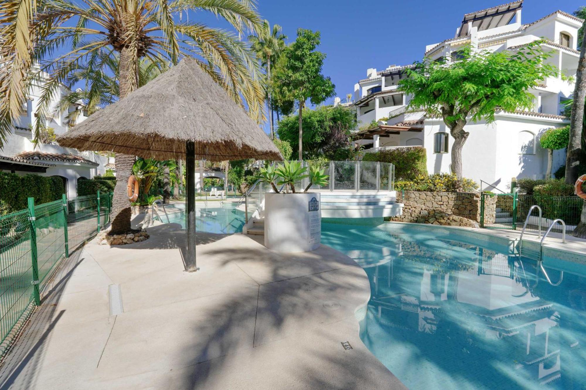 1081 Beachfront Penthouse Jacuzzi Roofterace Lounge Wifi * Marbella