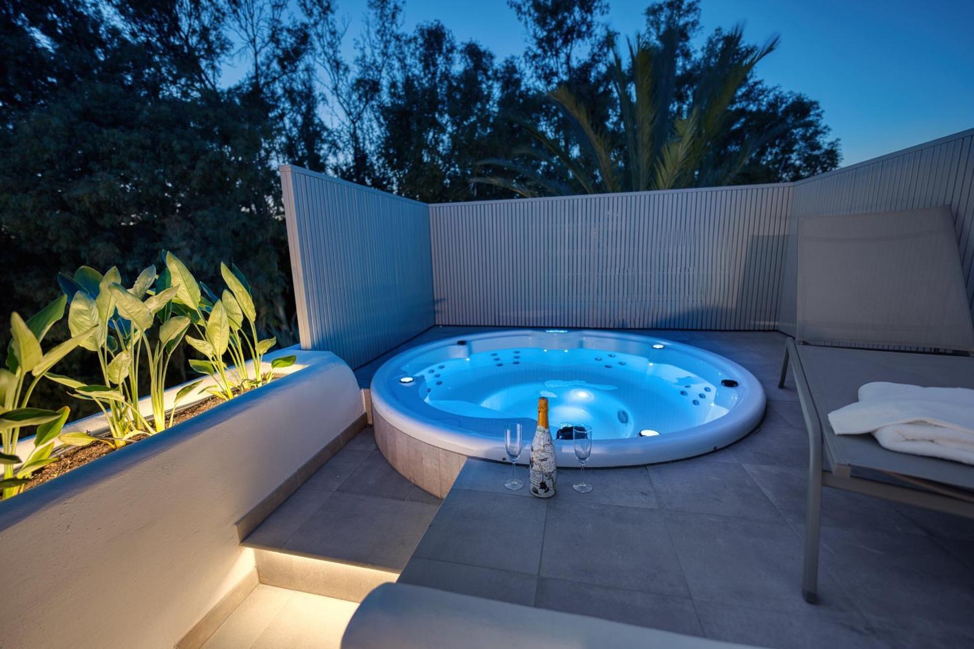 Apartment 1081 Beachfront Penthouse Jacuzzi Roofterace Lounge Wifi