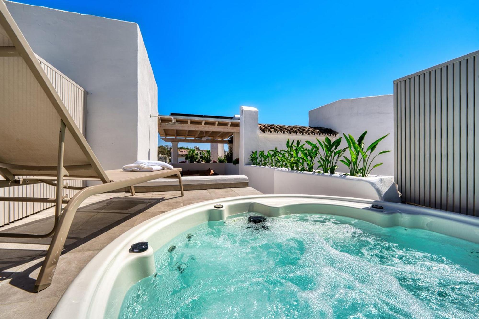 1081 Beachfront Penthouse Jacuzzi Roofterace Lounge Wifi Marbella
