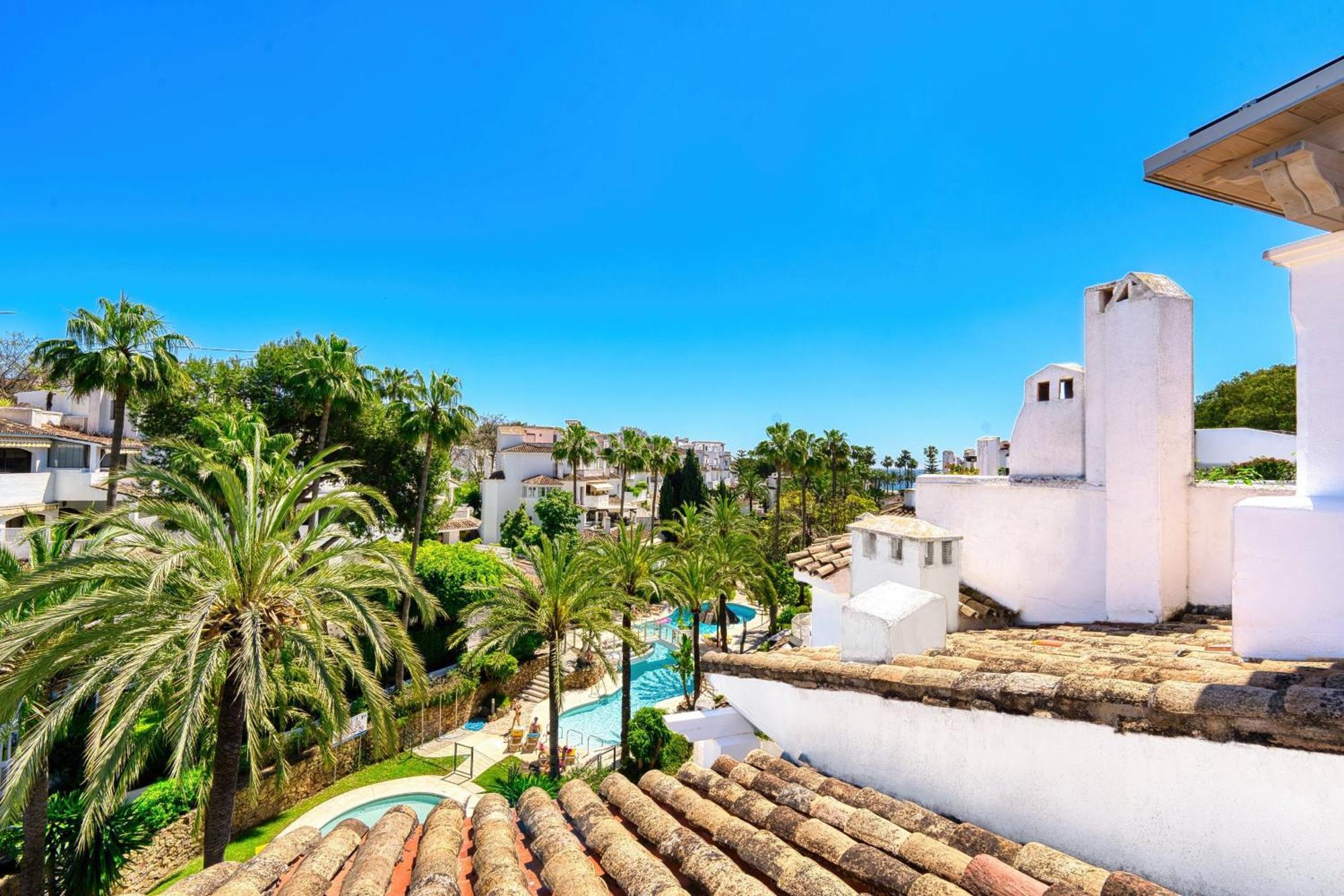 1081 Beachfront Penthouse Jacuzzi Roofterace Lounge Wifi Marbella