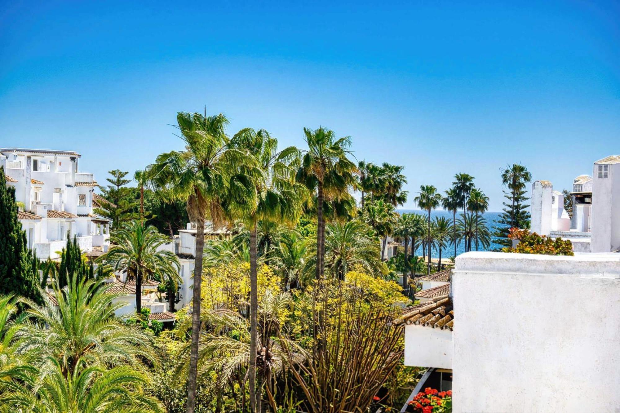 1081 Beachfront Penthouse Jacuzzi Roofterace Lounge Wifi * Marbella